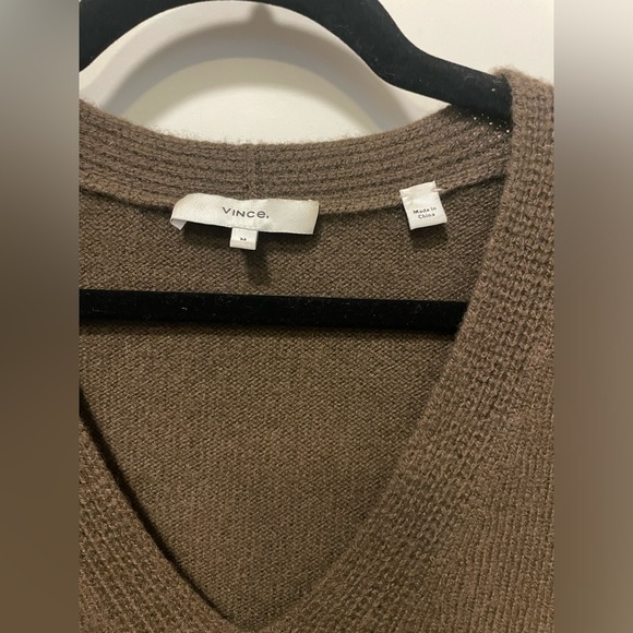 Vince 100% cashmere chocolate brown sweater SZ M $325 - Picture 2 of 4